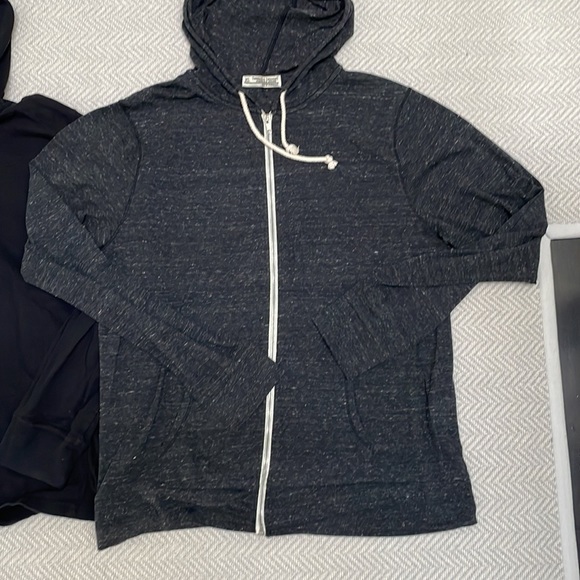 THREADS 4 THOUGHT Bundle of 2 Long Sleeve Shirts with Hoods - Picture 4 of 6